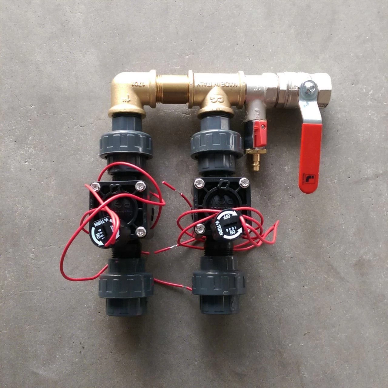 Wandventilverteiler, 2 Ventile, Messing 3 Wandventilverteiler, 2 Ventile, Messing